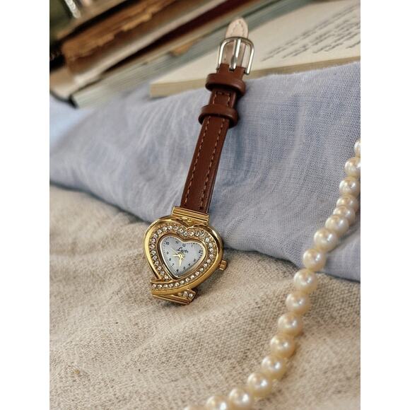 Vintage Inspired Dainty Elegant Women\'s Brown Leather Strap Gold Heart Watch